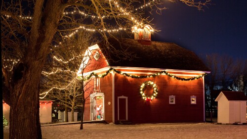 great-christmas-house-with-lights-during-the-holidays.jpg